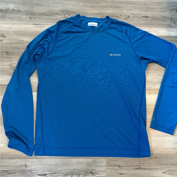Columbia Long Sleeve Shirt Size Medium, pit to pit is 20, length is 25 - Picture 1 of 6